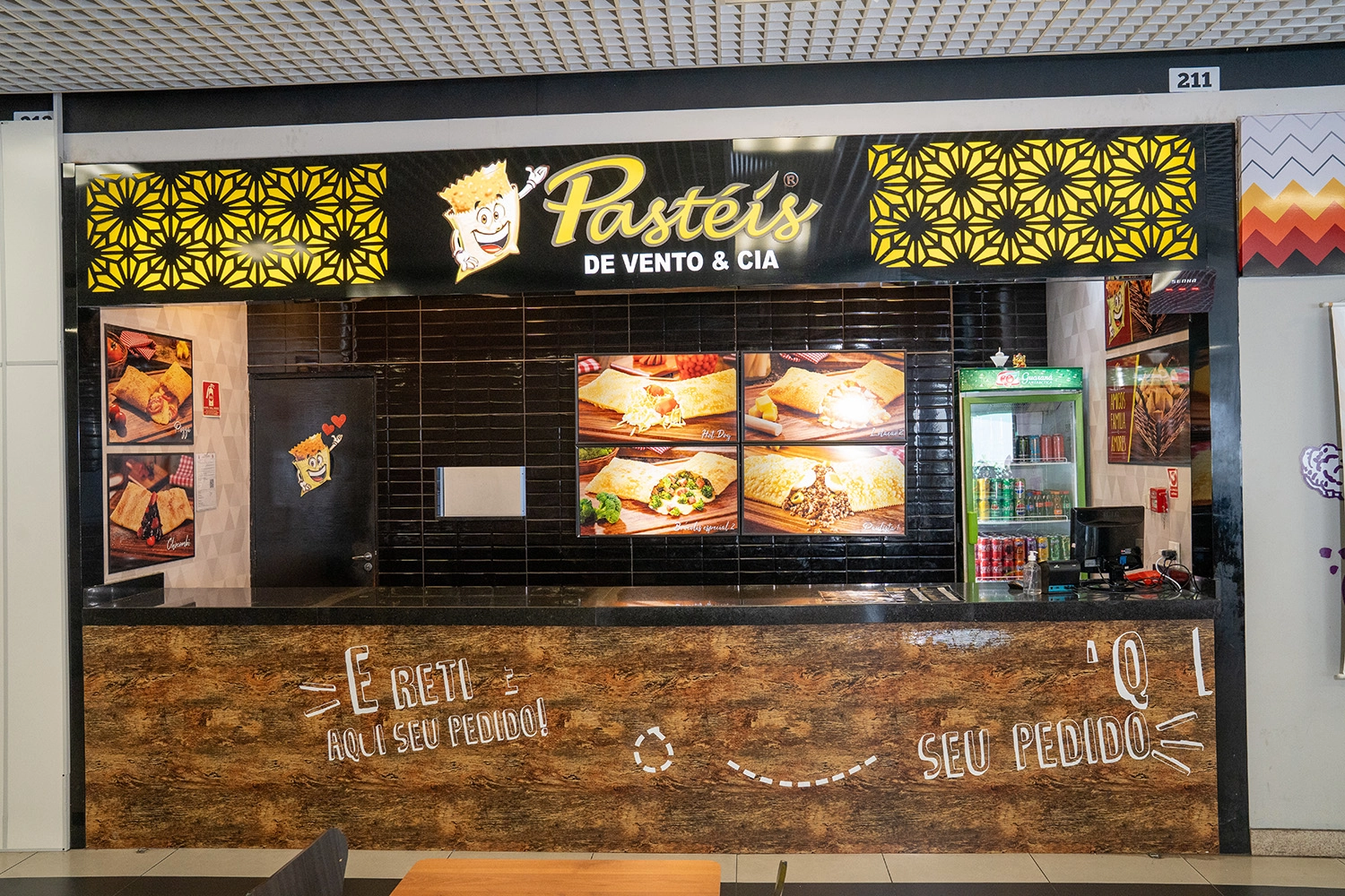 Imagem de background PASTÉIS DE VENTO